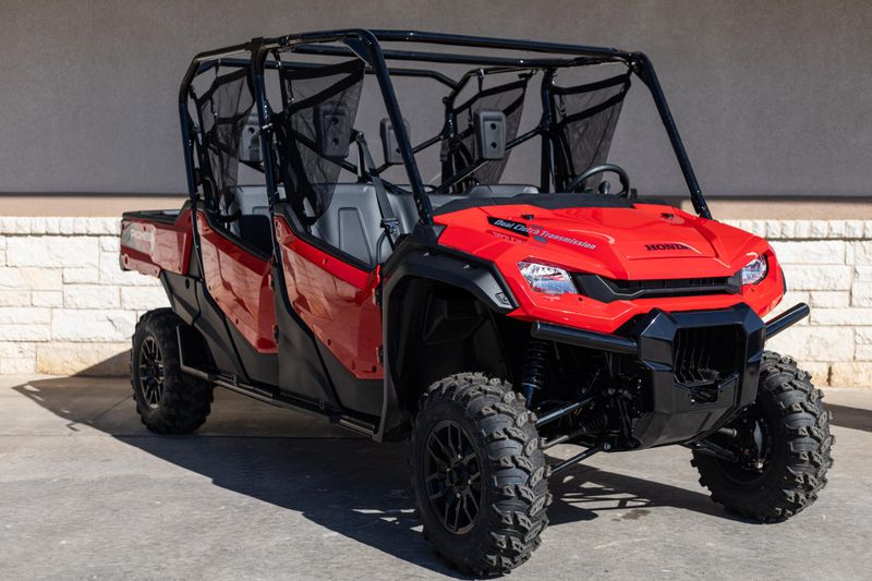 2025 Honda PIONEER 10006 CREW DELUXE HERO RED Image 1
