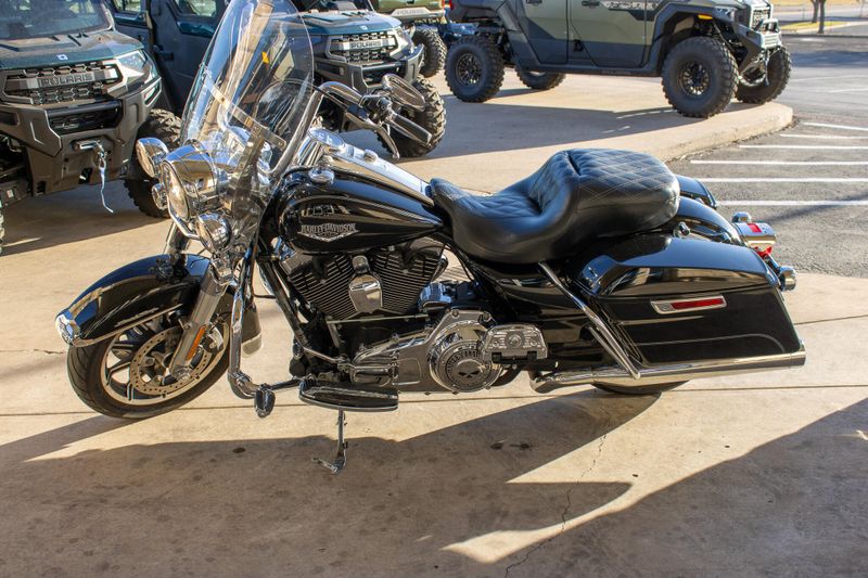 USED 2015 HARLEY ROAD KING BASE Image 6