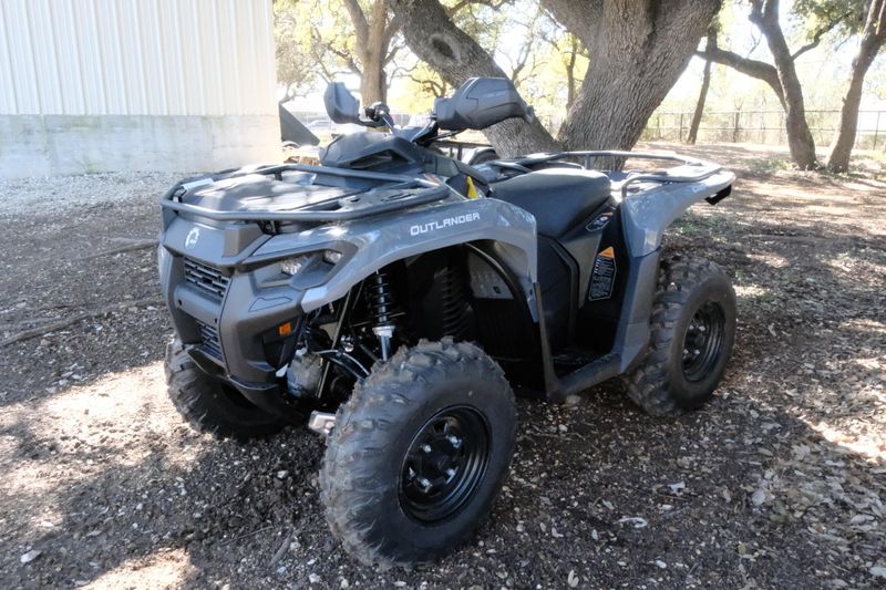 2025 CAN-AM OUTLANDER 500 GRANITE GRAY in a GRANITE GRAY exterior color. Family PowerSports (877) 886-1997 familypowersports.com 