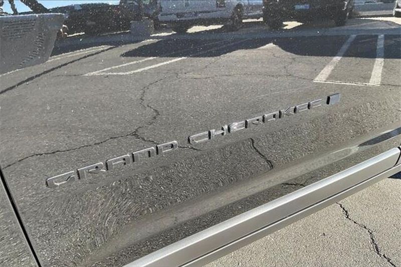 New 2025 Jeep Grand Cherokee Altitude 4x2Image 13