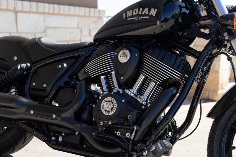 2023 INDIAN MOTORCYCLE CHIEF BLACK METALLIC 49ST in a BLACK exterior color. Family PowerSports (877) 886-1997 familypowersports.com 