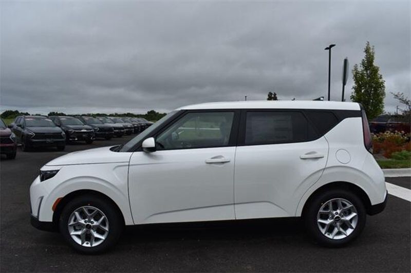 New 2025 Kia Soul LXImage 6