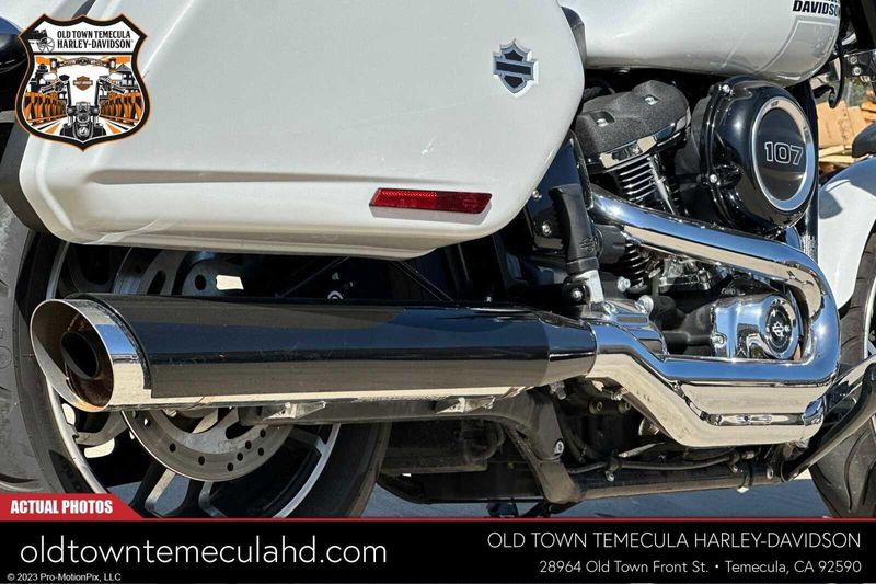 2021 Harley-Davidson Softail in a STONE WASHED WHITE PEARL exterior color. BMW Motorcycles of Temecula – Southern California (951) 506-6903 bmwmotorcyclesoftemecula.com 