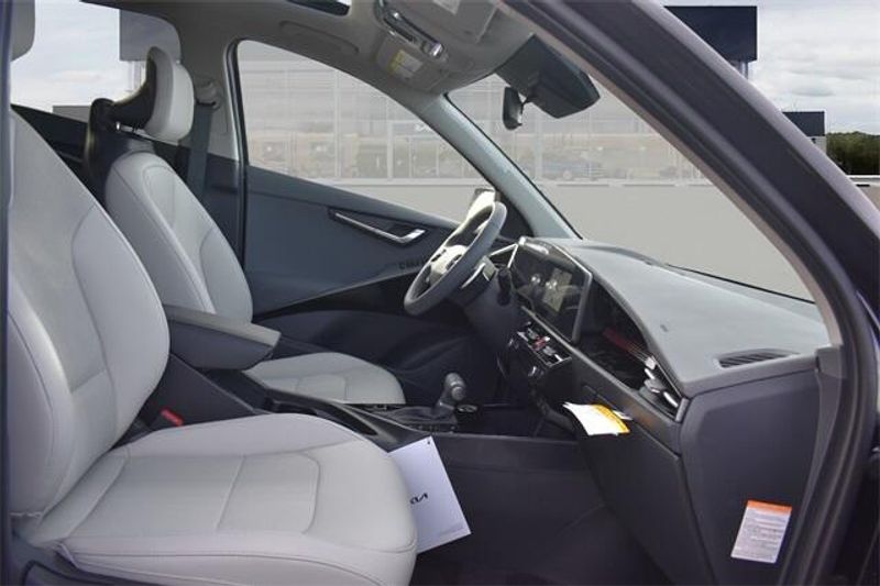 New 2025 Kia Niro EX TouringImage 12
