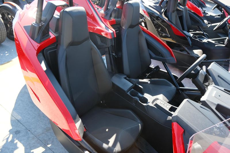 NEW 2025 POLARIS SLINGSHOT S AUTODRIVE  in a SLINGSHOT RED exterior color. Family PowerSports (877) 886-1997 familypowersports.com 