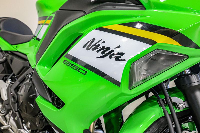 2025 Kawasaki NINJA 650 KRT EDITION ABS  LIME GREENEBONYPEARLBLIZZARD WHITEImage 8