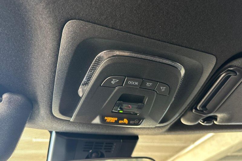 New 2027 Toyota Corolla Hybrid SEImage 32