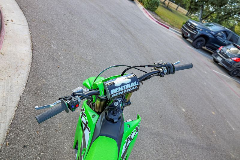 2025 Kawasaki KX 250  LIME GREENImage 2