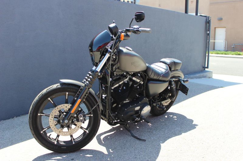 2018 Harley-Davidson Sportster Iron 883 Image 3