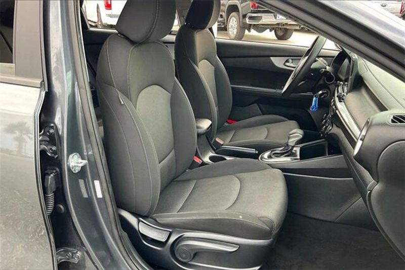 2023 Kia Forte LXSImage 6