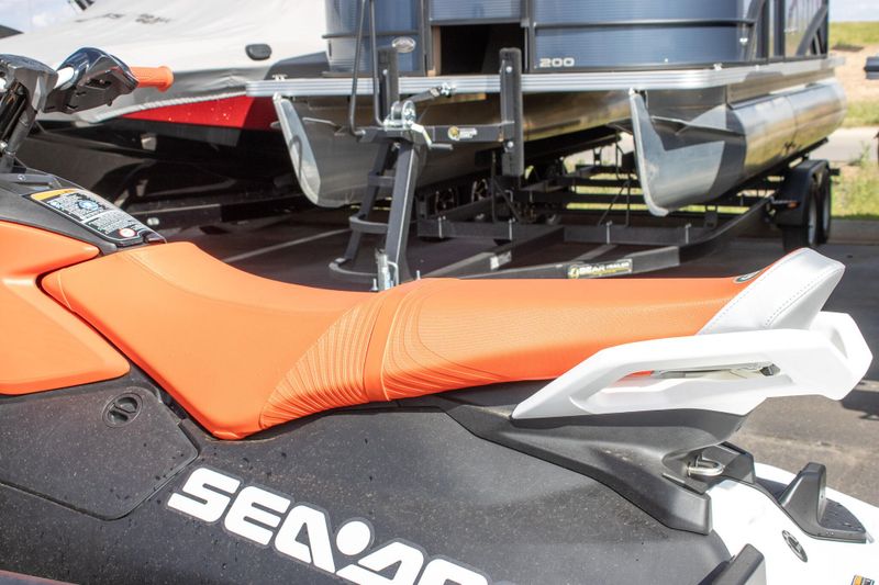 NEW 2026 SEADOO SPARK TRIXX FOR 3 90HP WITH SOUND SYSTEM Image 9