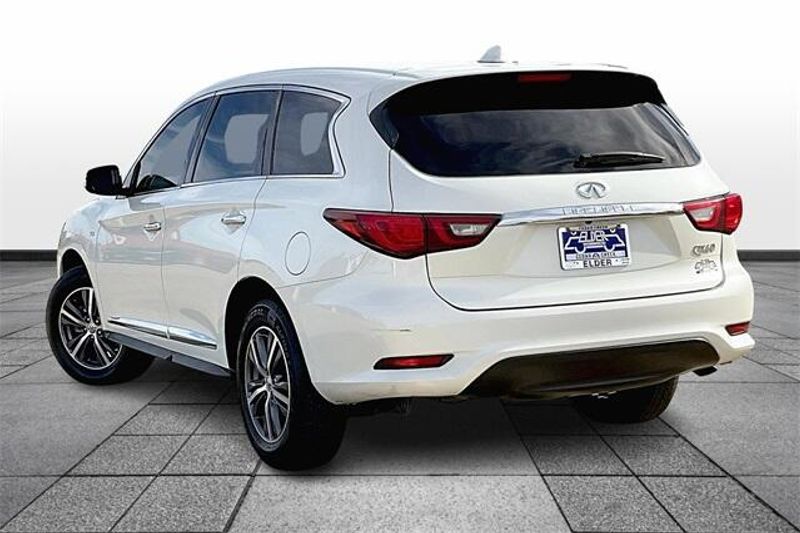 2018 INFINITI QX60 BaseImage 12