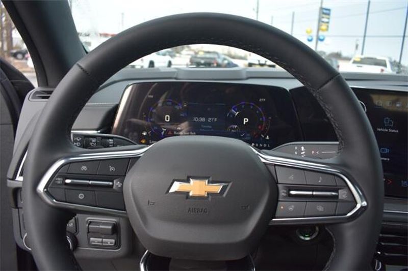 2025 Chevrolet Suburban PremierImage 32