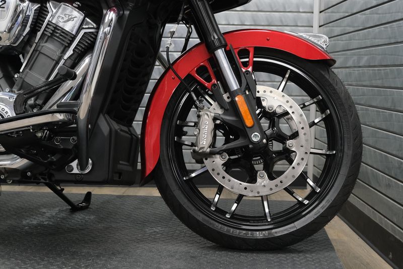 NEW 2025 INDIAN MOTORCYCLE CHALLENGER LIMITED Image 10