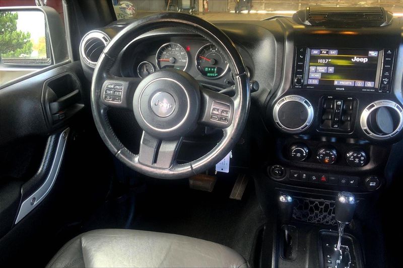2016 Jeep Wrangler Unlimited Sahara photo 5