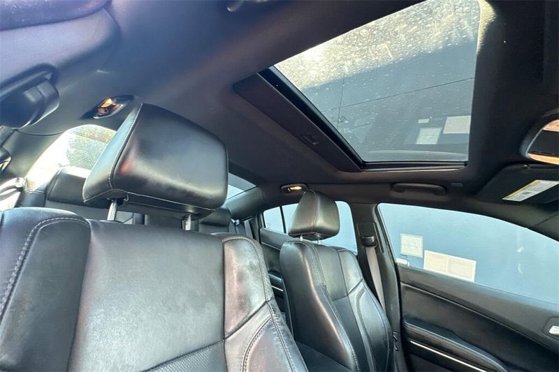 2021 Dodge Charger SXT photo 16