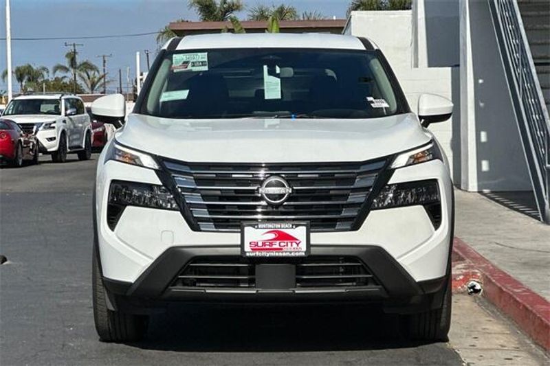 New 2025 Nissan Rogue SVImage 6