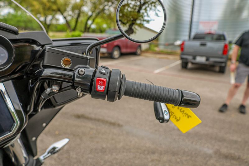 USED 2023 BMW R 18 B Image 2