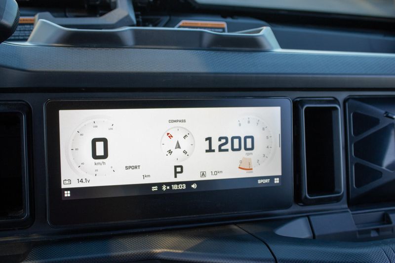 NEW 2026 CAN-AM DEFENDER MAX XT HD11 WITH 1025 INCH TOUCHSCREEN Image 37