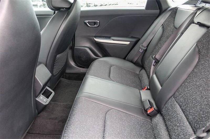 New 2025 Kia K4 GT-LineImage 20