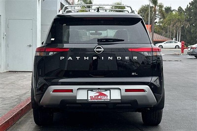 New 2025 Nissan Pathfinder SLImage 4