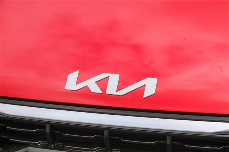 New 2025 Kia K4 GT-LineImage 14