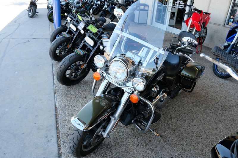 USED 2018 HARLEY ROAD KING Image 6