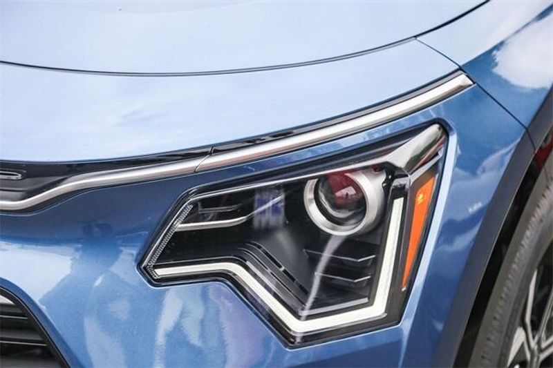 New 2025 Kia Niro EX TouringImage 13