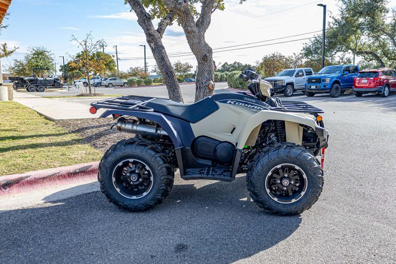 2025 Yamaha KODIAK 450 EPS SE DESERT TAN AND MIDNIGHT BLUEImage 4