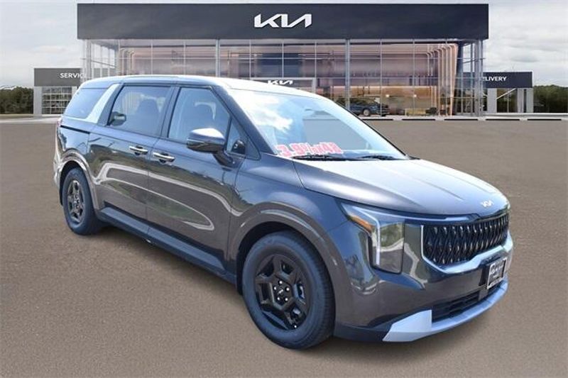 2025 Kia Carnival LXImage 1