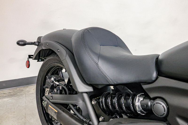 2025 Kawasaki VULCAN S ABS METALLIC FLAT SPARK BLACK AND METALLIC FLAT RAW GRAYSTONE Image 12