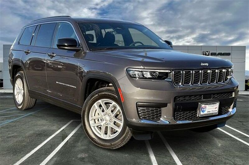 New 2025 Jeep Grand Cherokee L Laredo 4x4Image 14