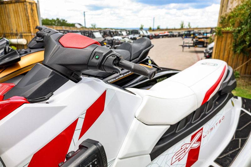 2021 Yamaha EX LIMITED TORCH RED AND WHITE Image 12