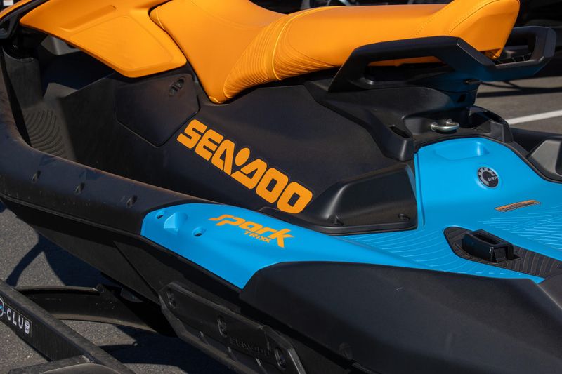NEW 2026 SEADOO SPARK TRIXX FOR 3 90HP WITH SOUND SYSTEM Image 7