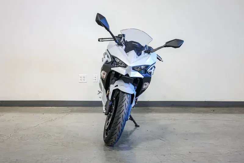 2025 Kawasaki NINJA 500 ABS Image 4