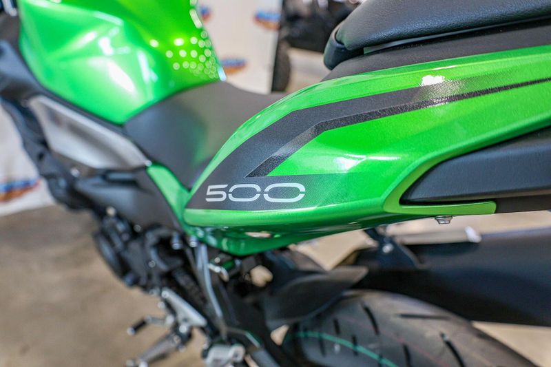 2024 Kawasaki Z500 ABS CANDY LIME GREEN AND METALLIC FLAT SPARK BLACK AND METALLIC GRAPHITE GRAYImage 2