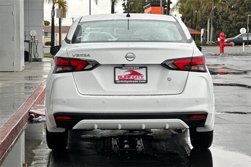2025 Nissan Versa 1.6 SImage 4