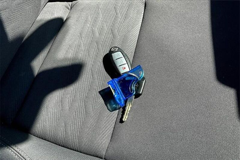 Used 2022 Nissan Frontier SVImage 11