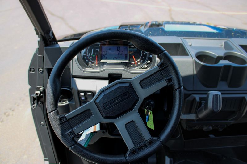 2025 Polaris RANGER CREW XP 1000 TEXAS EDITION BLACK CRYSTAL Image 17