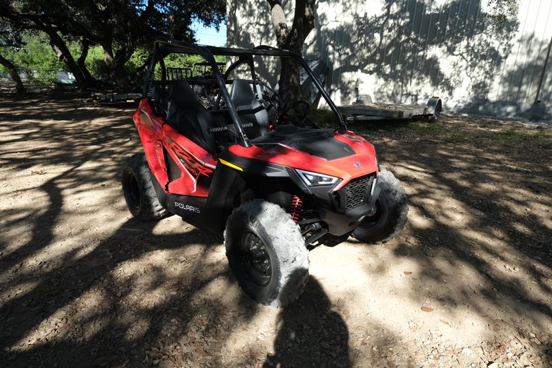 2025 Polaris RZR 200 EFI INDY REDImage 1