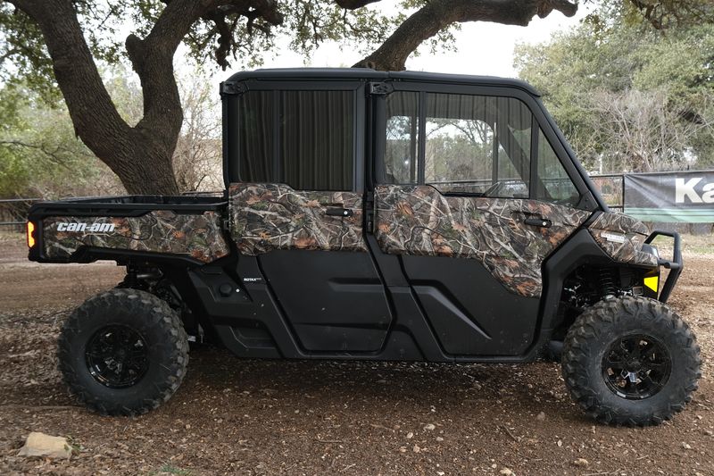 2025 Can-Am DEFENDER MAX LIMITED CAB HD10 WILDLAND CAMOImage 5