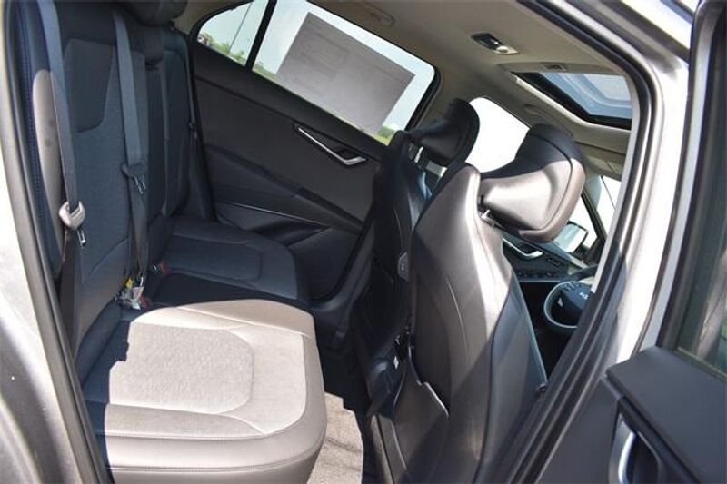 New 2025 Kia Niro SXImage 15