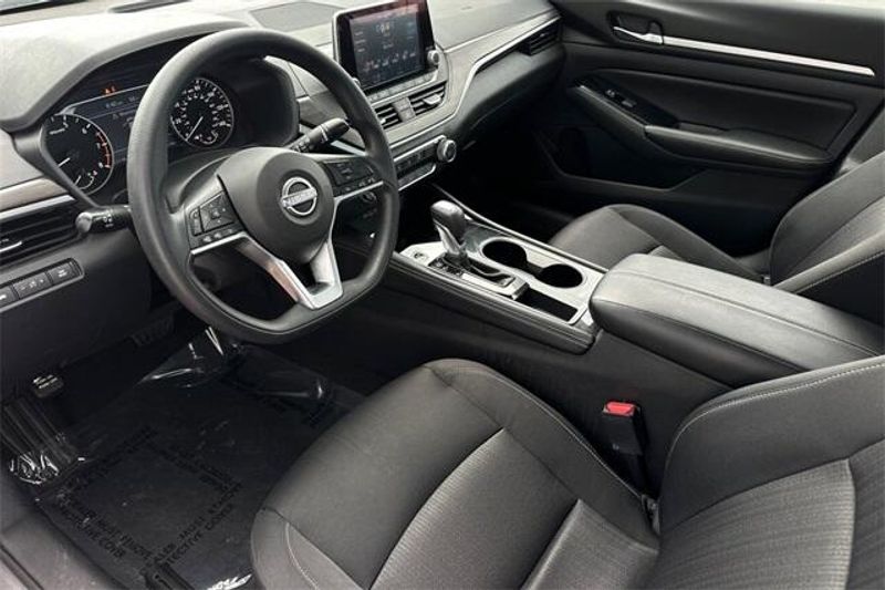 2023 Nissan Altima 2.5 SVImage 8