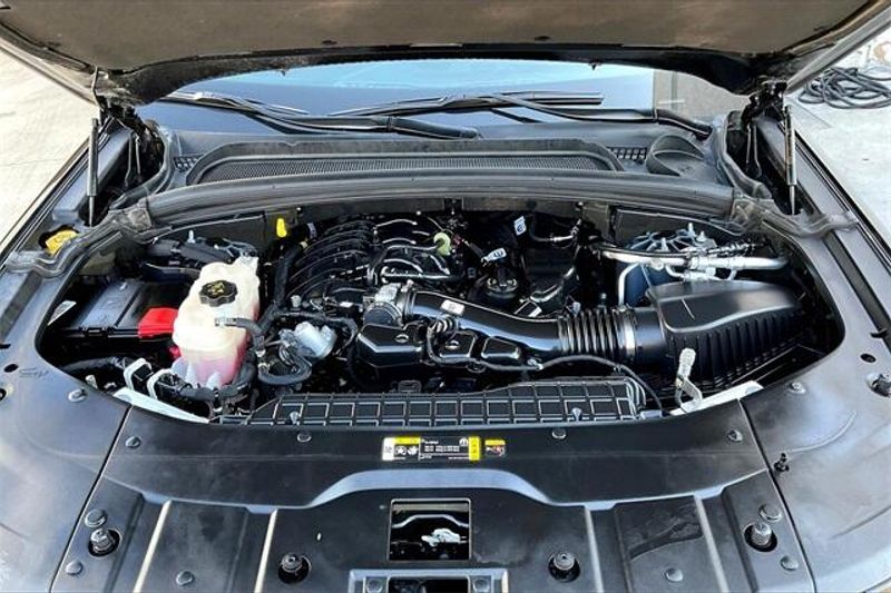 Used 2024 Jeep Grand Cherokee L AltitudeImage 9