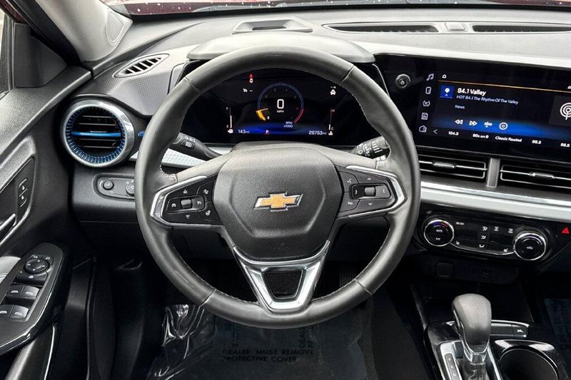 Used 2025 Chevrolet Trax LTImage 13