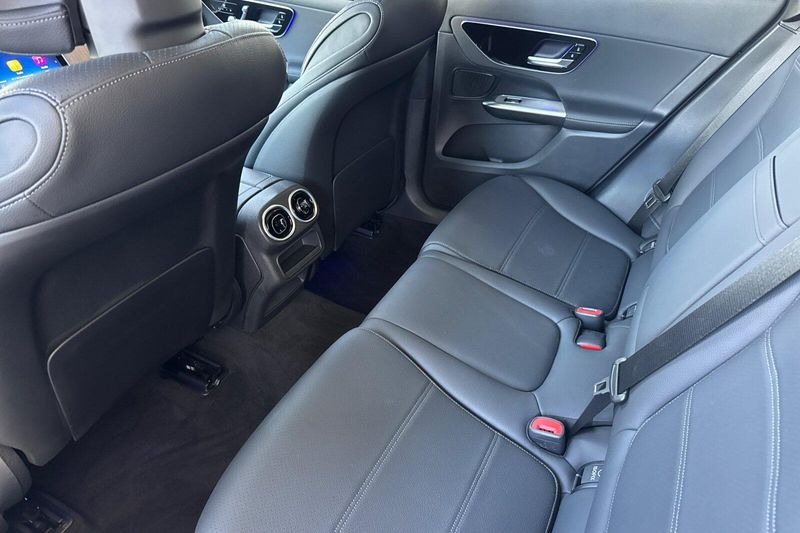 Used 2026 Mercedes-Benz GLC 300Image 13