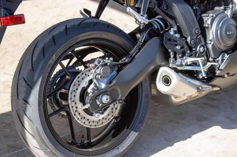 NEW 2026 YAMAHA YZF-R7 70TH ANNIVERSARY EDITION Image 10