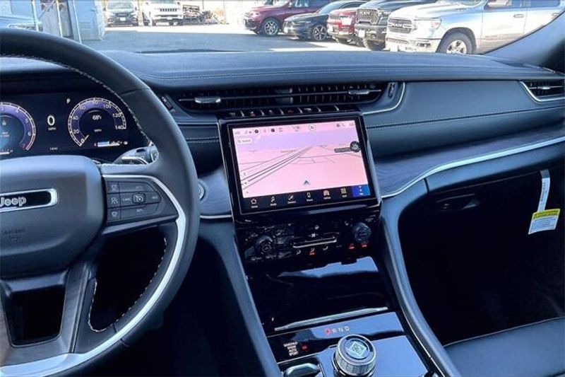 New 2025 Jeep Grand Cherokee L Limited 4x4Image 5