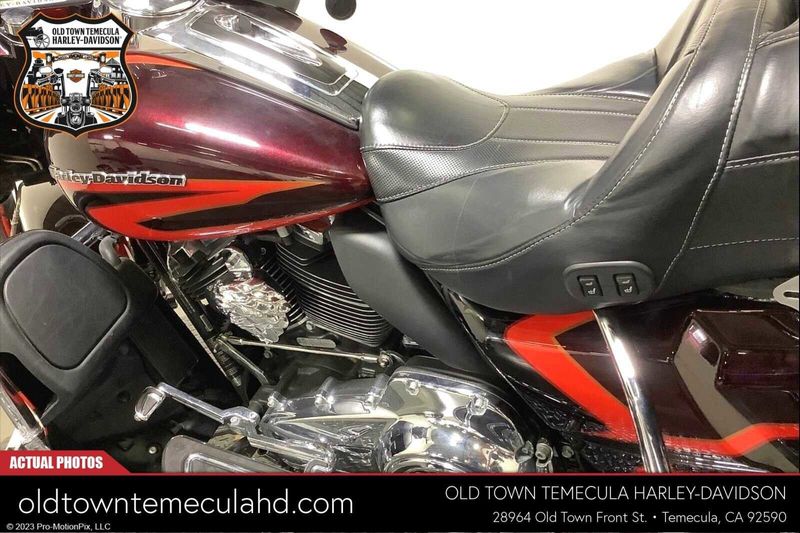 2017 Harley-Davidson Electra Glide in a BLK GNT/EL RED W/PINSTRIPE exterior color. BMW Motorcycles of Temecula – Southern California 951-395-0675 bmwmotorcyclesoftemecula.com 