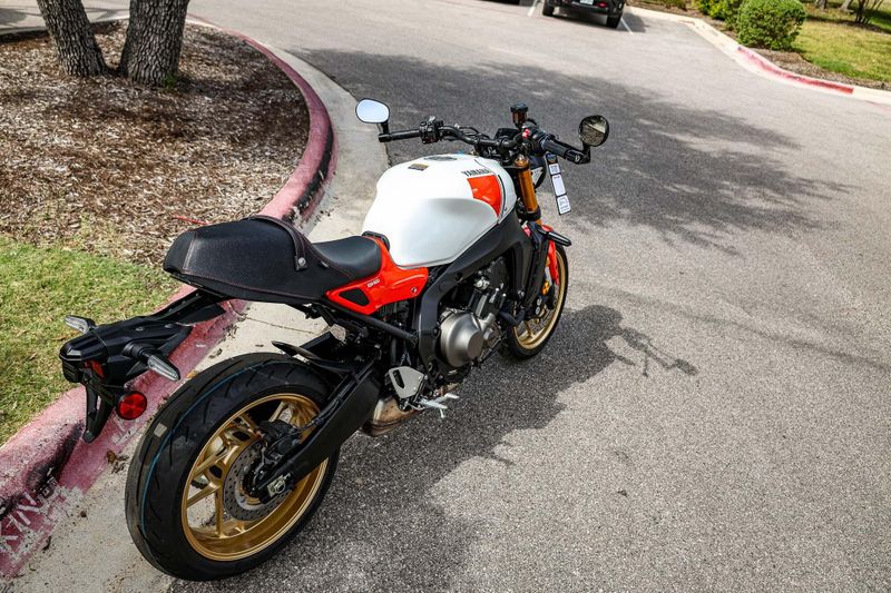 2024 Yamaha XSR900 HERITAGE WHITE Image 32